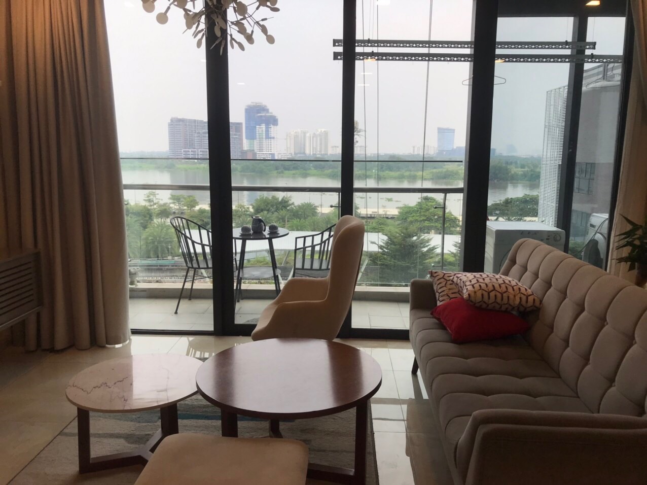 Cần bán 3PN VINHOMES GOLDEN RIVER, QUẬN 1