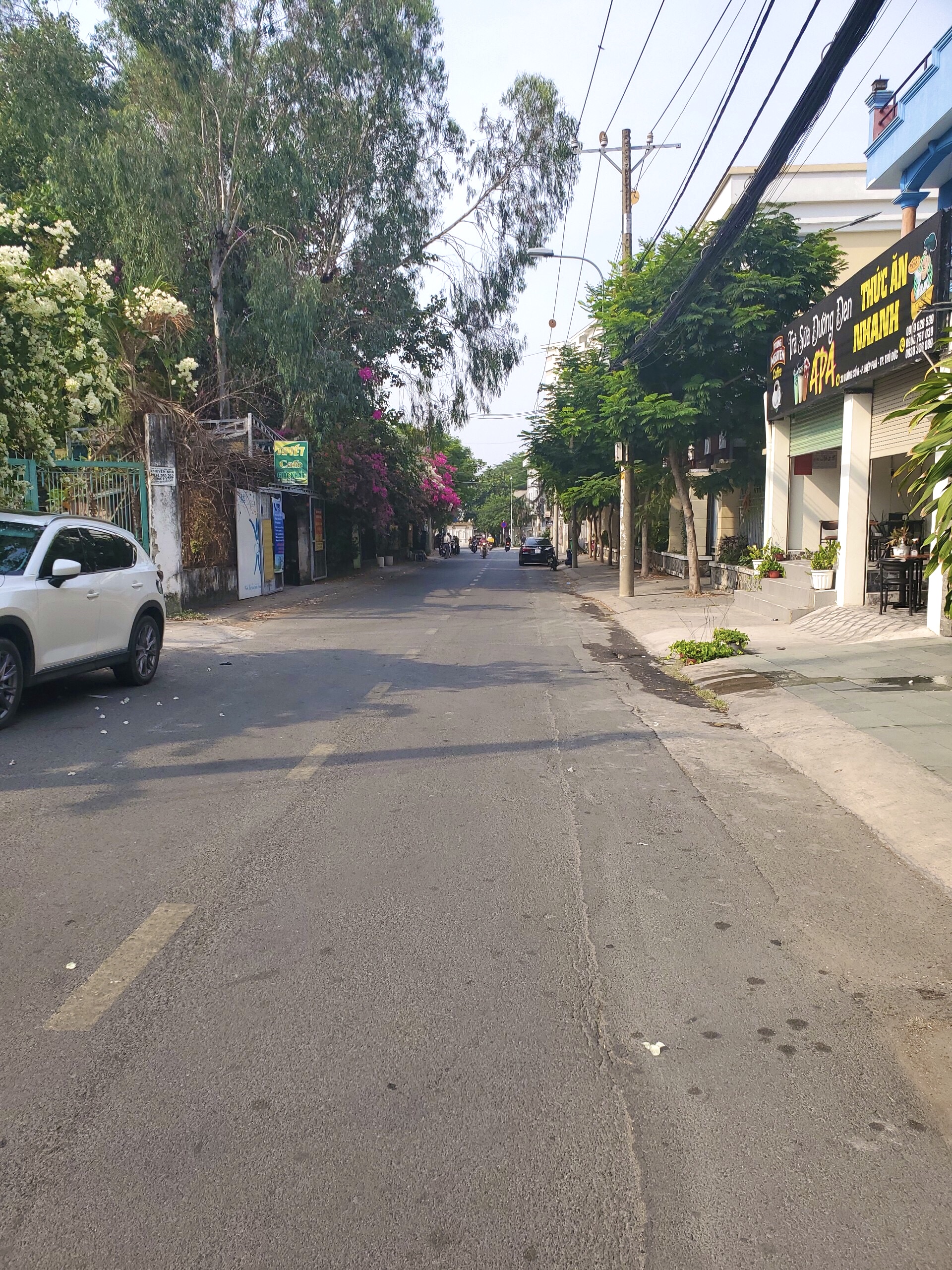 Bán nhà 1T1L mặt tiền đường số 6, Hiệp Phú ngay UBND Q.9 cũ. Diện tích 8x15m. Giá 15.8 tỷ