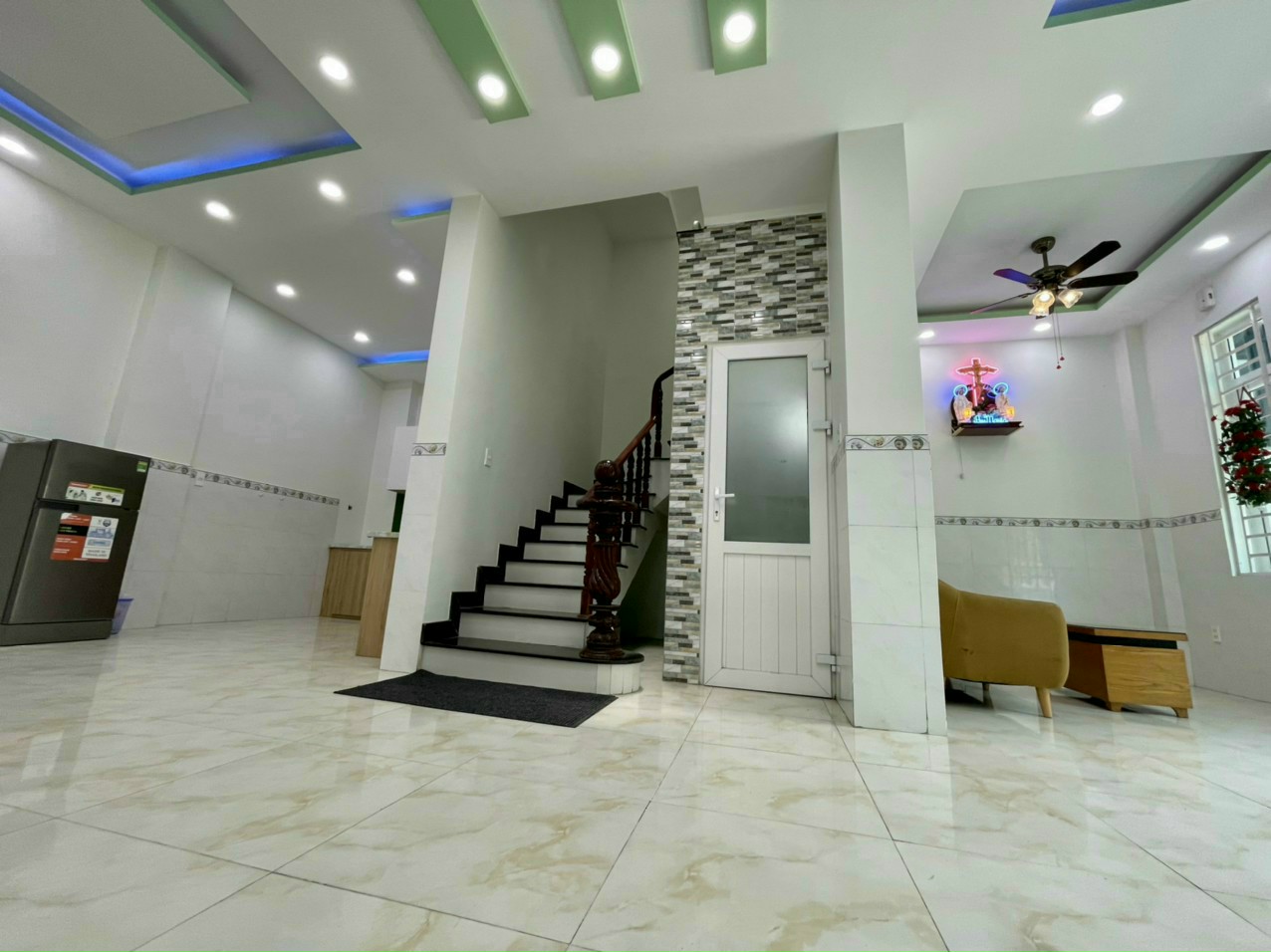 Bán nhà 1T2L đẹp kiên cố hẻm 6m tại đường 100A, P. Tân Phú Q.9. Giá 5.5 tỷ