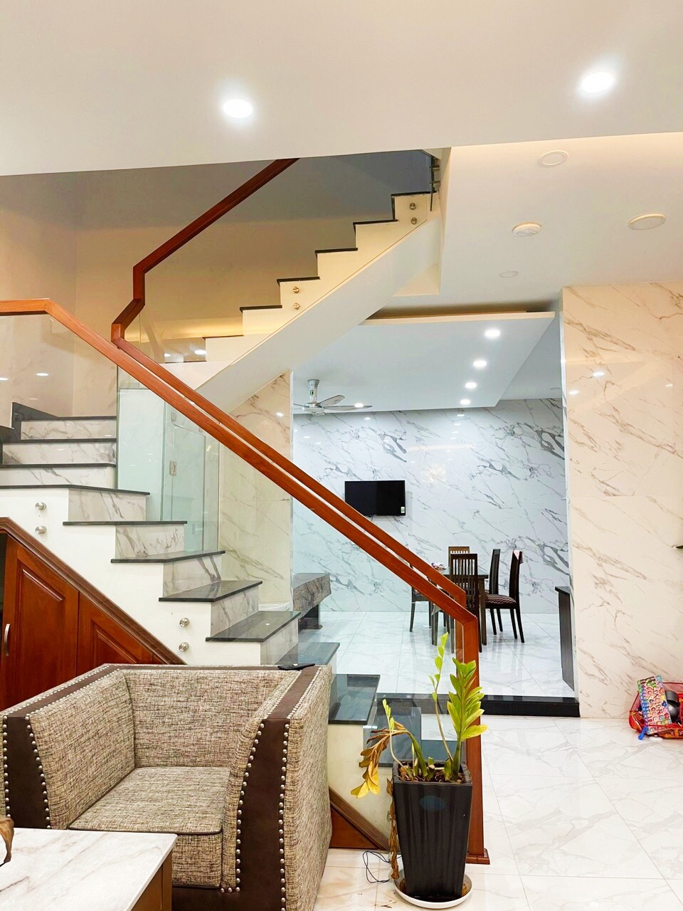 Bán nhà góc 2 Mặt tiền đường 297, P. Phước Long B Q.9