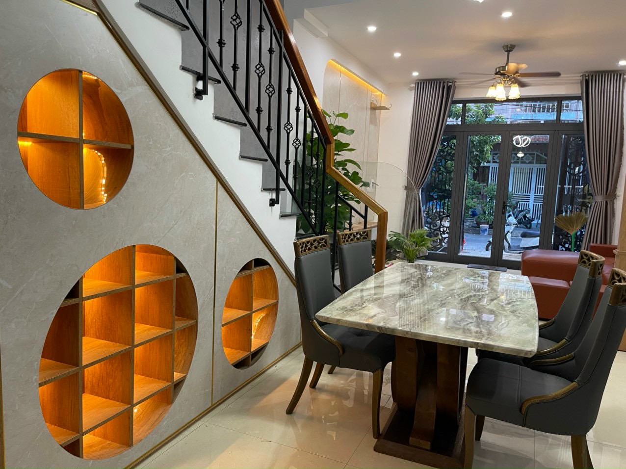 Cần bán nhà mặt tiền hoà minh 3 gần biển Nguyễn tất thành
