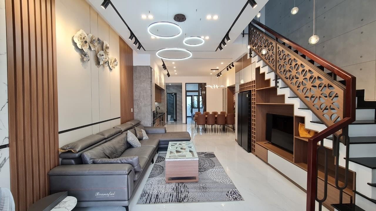 Cần bán nhà mặt tiền Phú Xuân