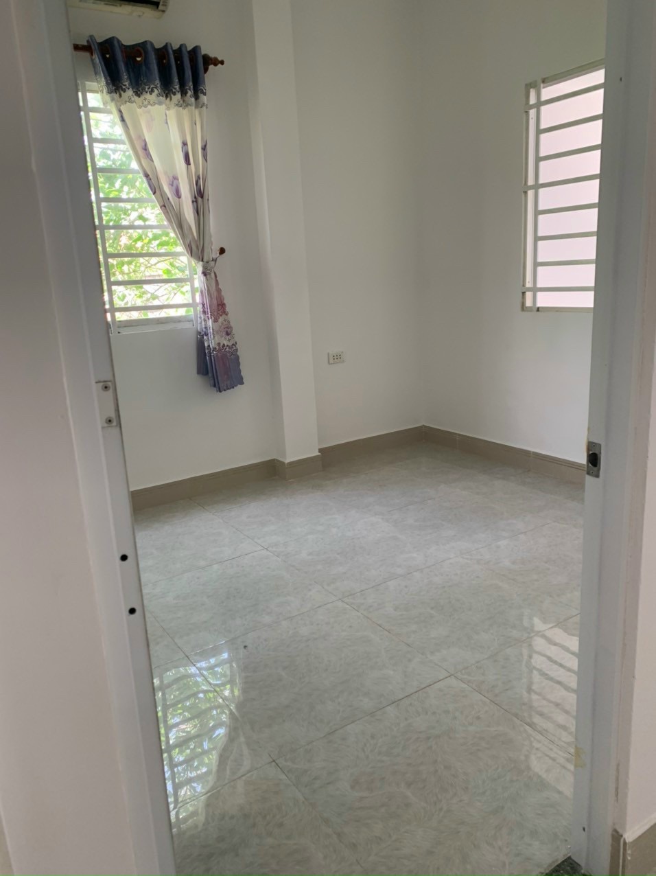 Bán nhà 1T lửng đúc, DT 56m2 hẻm xe hơi đường Võ Văn Hát ngay khu Công Nghệ Cao
