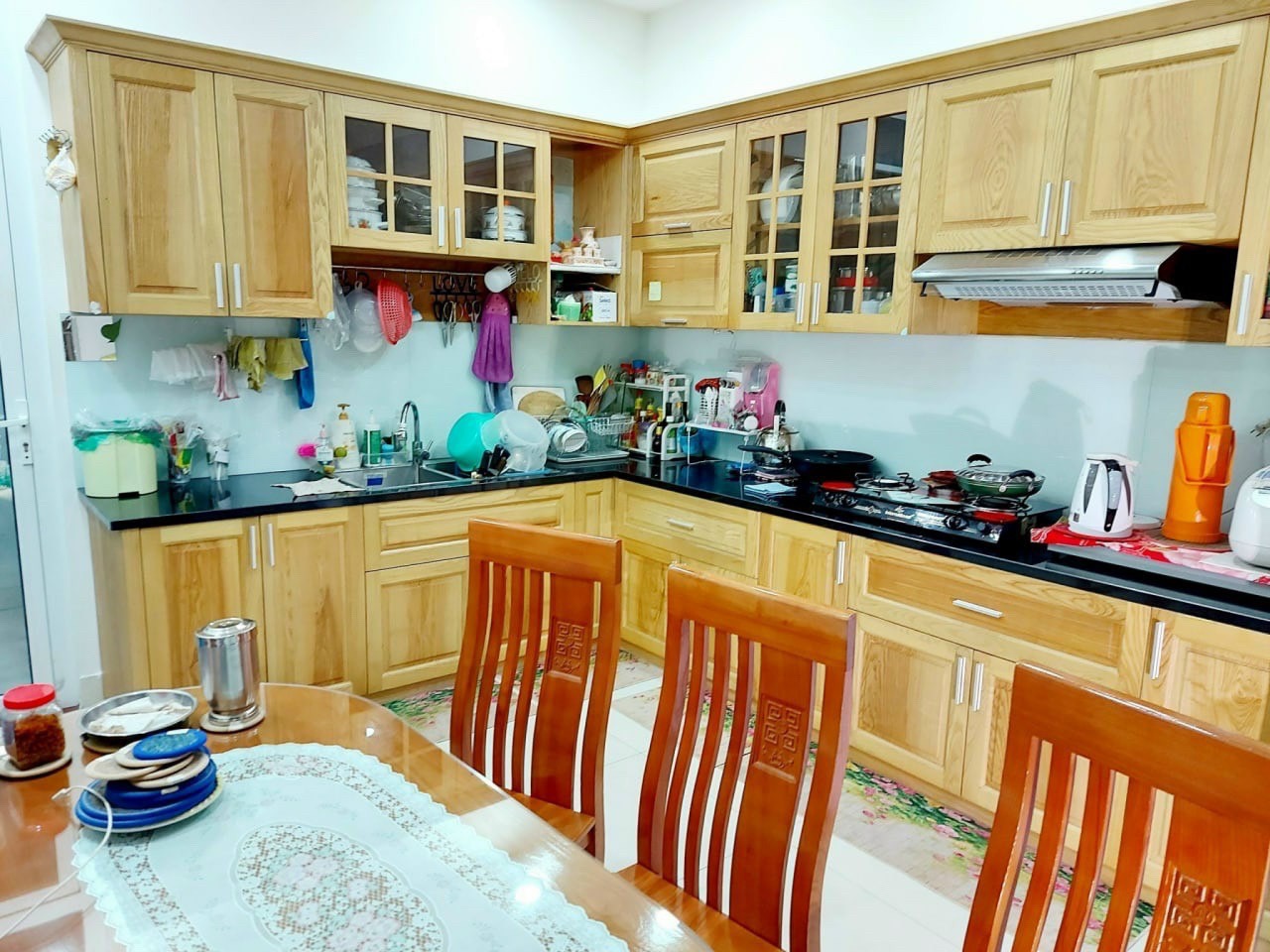 Cho thuê nhà 1T3L có hầm hẻm 8m gần Lê Văn Việt Q.9. Giá 16tr/ tháng
