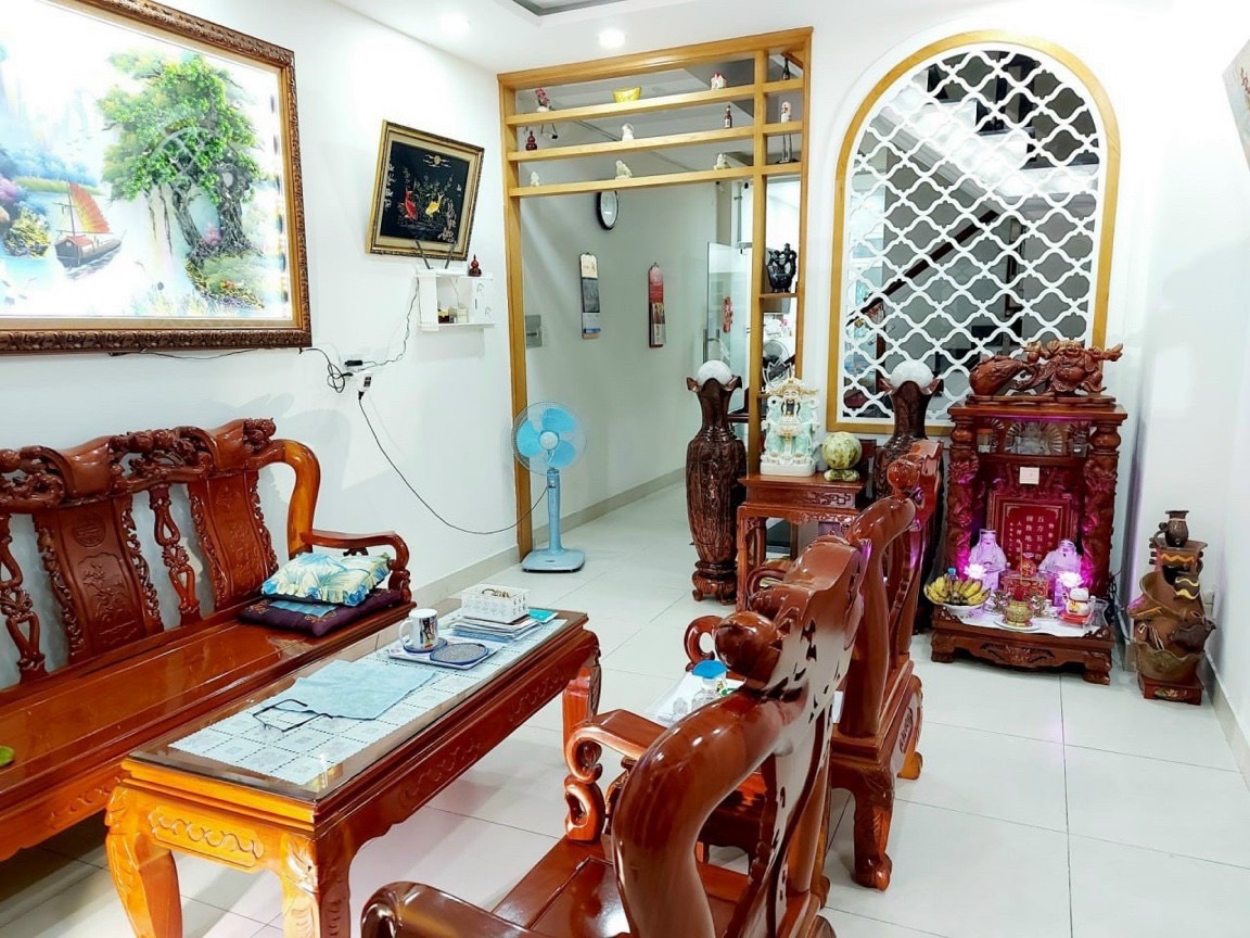 Cho thuê nhà 1T3L có hầm hẻm 8m gần Lê Văn Việt Q.9. Giá 16tr/ tháng