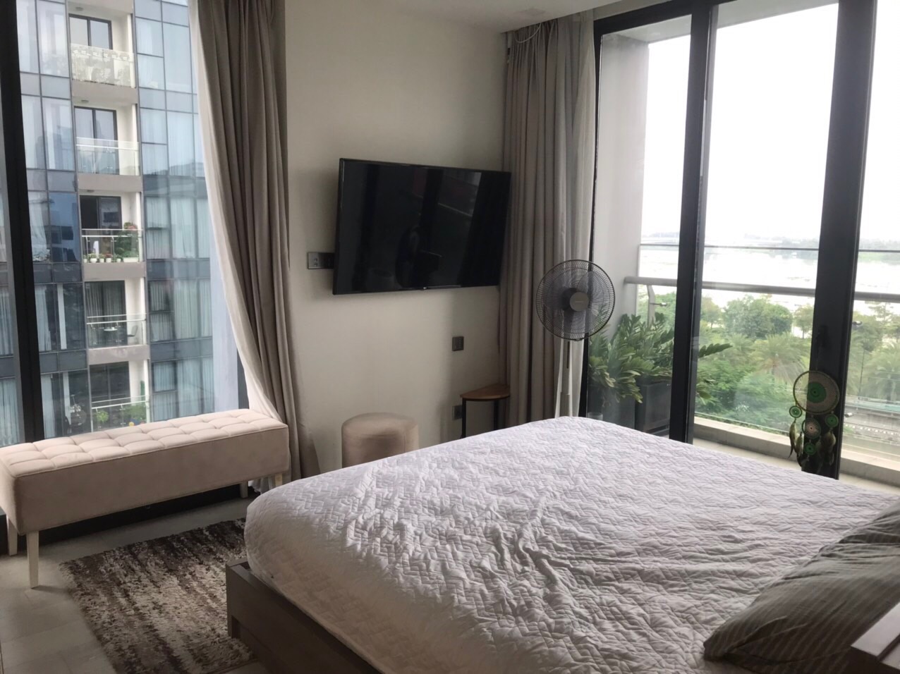 Cần bán 3PN VINHOMES GOLDEN RIVER, QUẬN 1