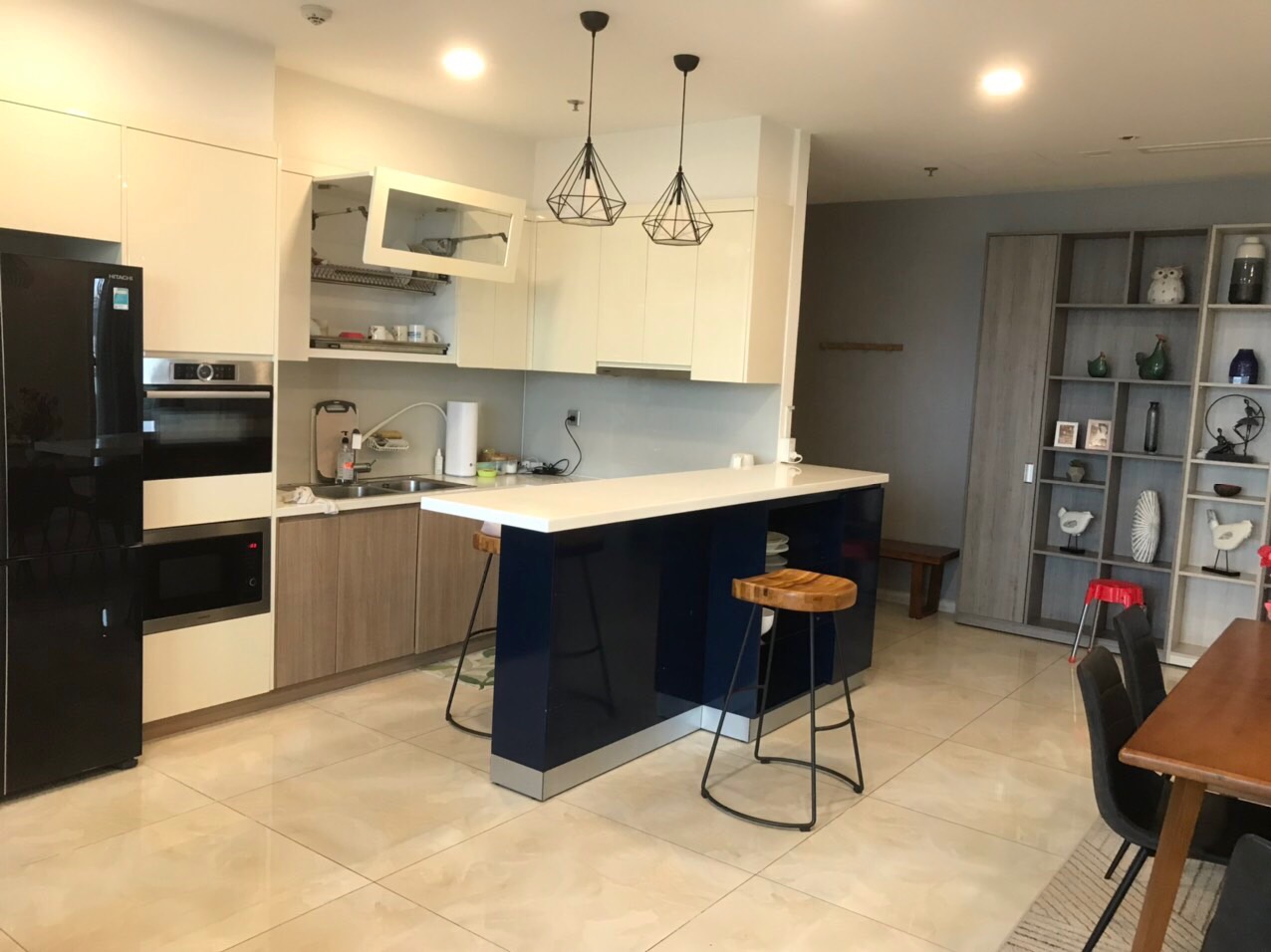 Cần bán 3PN VINHOMES GOLDEN RIVER, QUẬN 1