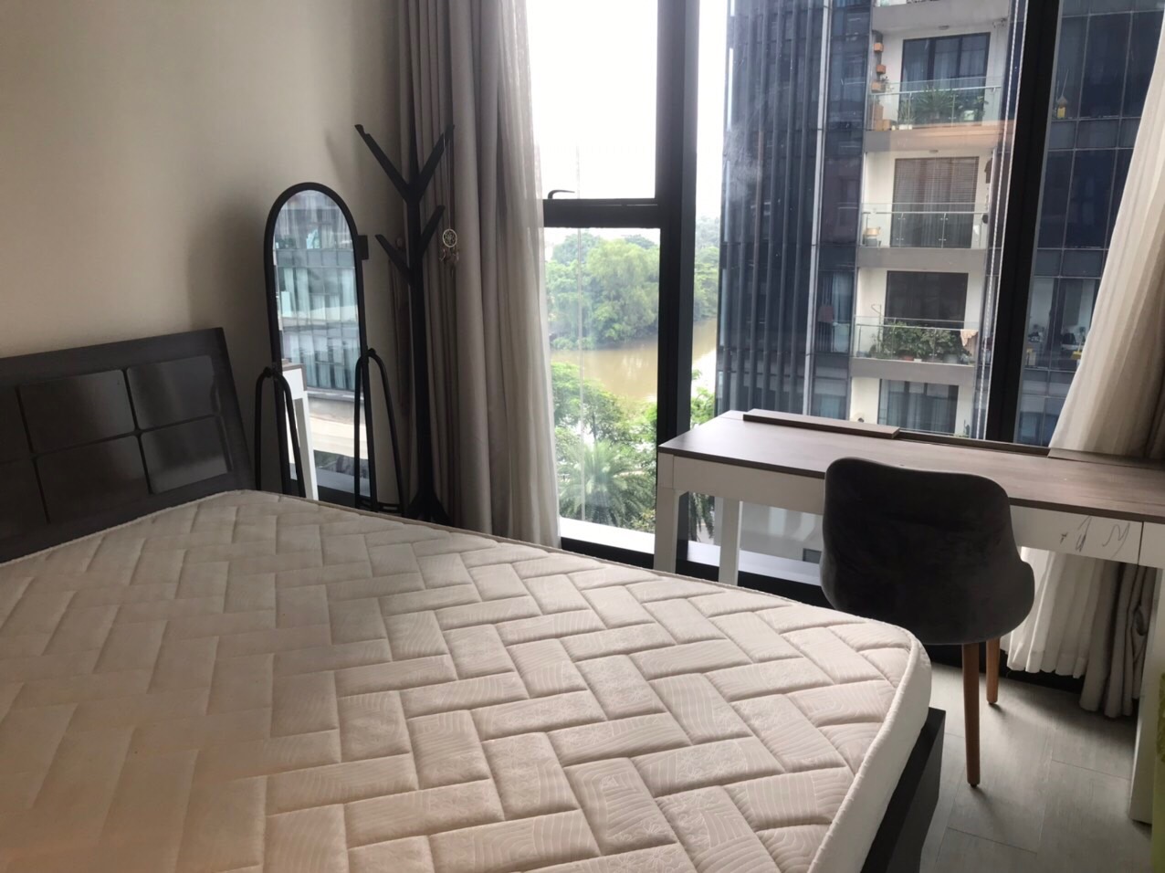 Cần bán 3PN VINHOMES GOLDEN RIVER, QUẬN 1
